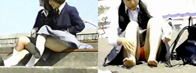 海で遊ぶ女子高生のパンチラ