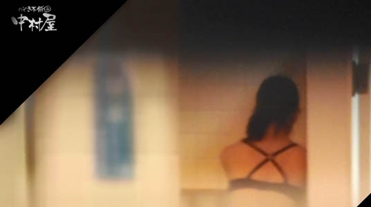 ブラだけ女子の後ろ姿です。