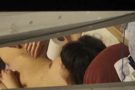 窓の隙間から覗き見る人んちのエッチ事情