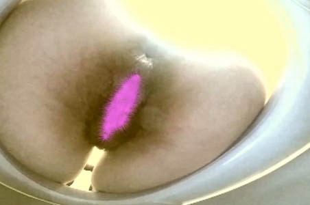 マンコが鮮明に見えてます