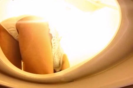 し終わってパンツを穿いてインナーを穿くところ