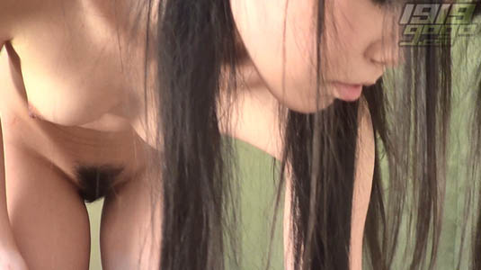 全裸で前かがみ、色っぽい