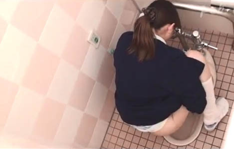 女子トイレの個室を上から盗撮5