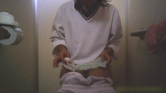 使用済み生理用品を片付けてます