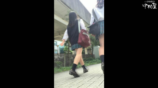 盗撮しようとJK二人を追跡