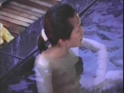 小胸女子も露天風呂