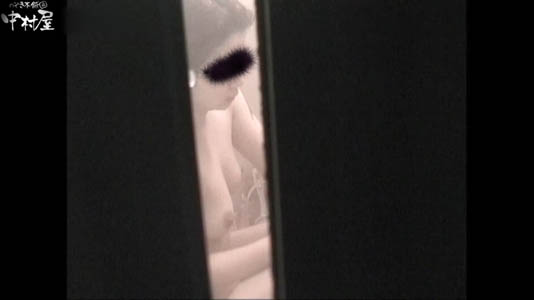見えるおっぱいは大きめです