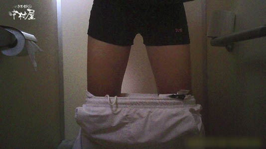 パンツの次にスパッツを穿いてます