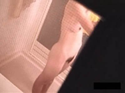 民家の風呂場で女子のハダカを盗撮