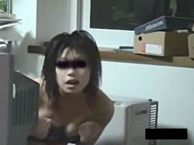 ギャルの部屋を盗撮中にバレてしまいました
