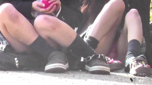 可愛らしいメガネJKのおパンツゲット