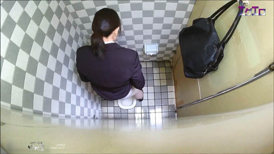 スーツのメガネOLさんを上から容姿確認