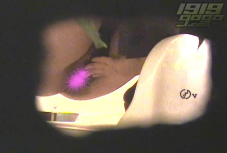 クリちゃんをイジってます