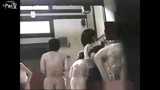 露天風呂の脱衣場の様子