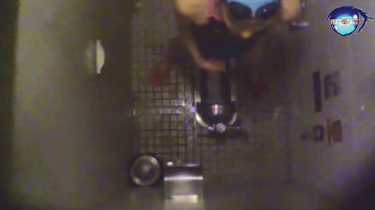 立ちション競泳水着女子