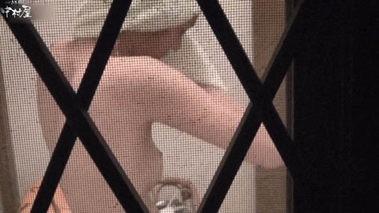 濡れた髪にタオルを巻いてます