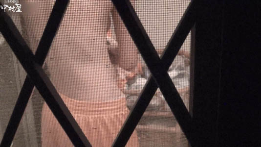 上半身ハダカのままスウェットを穿きました