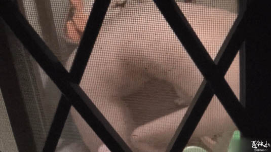 風呂上がりの脱衣スペースに全裸なハダカ