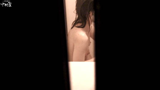 胸は普通くらいの大きさですが乳輪が大きいようだ