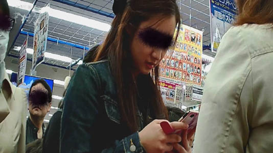 ギャルの顔撮影もかかさない盗撮師