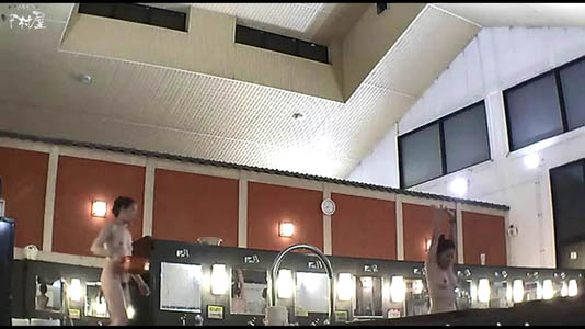 女風呂の中で人影もまばらです