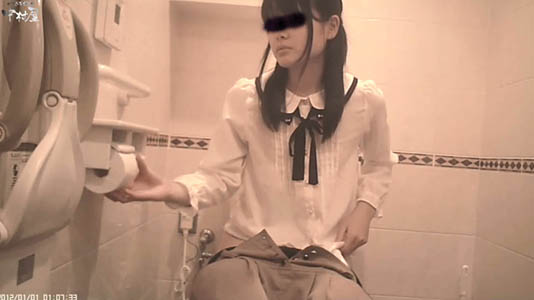 清楚系女子が用足し中です