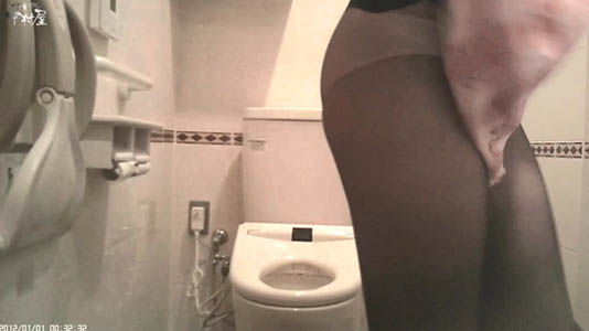パンツの上にストッキング