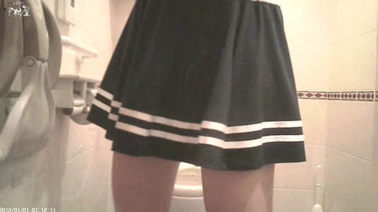ミニスカで萌えなのにその下はスパッツ