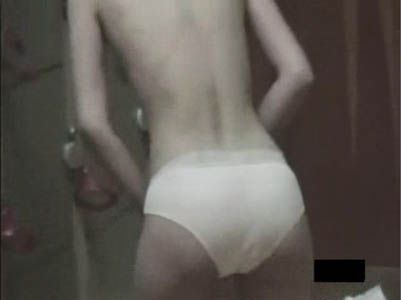 パンツを穿いたギャルの後ろ姿とお尻に萌え～