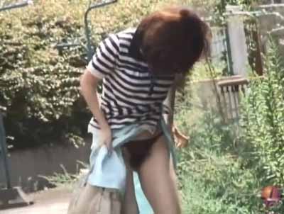 引き裂かれたスカートに唖然呆然