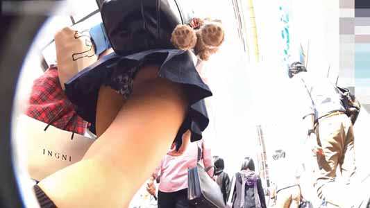歩いているJKを追い撮り