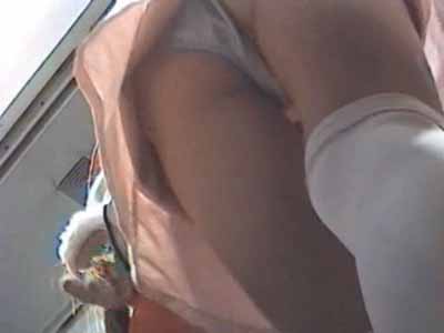 ニーハイの女子はパンツが食い込んでエロい