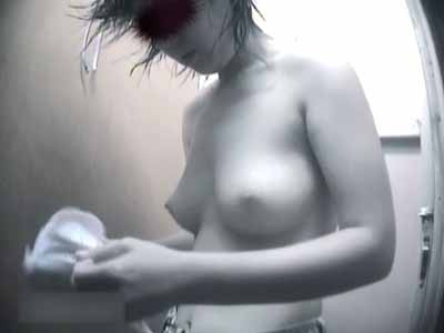 デカチチで離れチチです