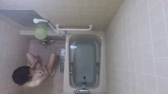 風呂の天井にもカメラが設置されてます