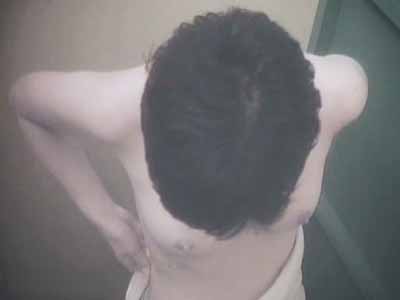 程よい大きさのおっぱいの女子、チクビツンツンです