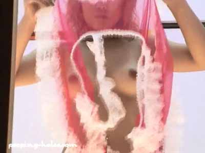 スケスケランジェリーに着替えるおっぱい大きめ女子