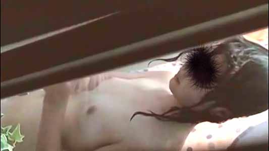小さいおっぱいがイイ感じの女子