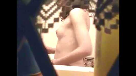 小さいなおっぱいの女子