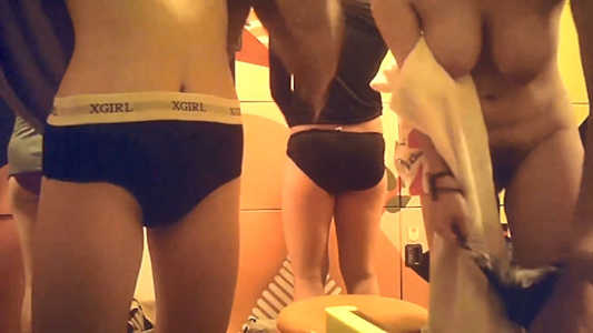 ポチャ女子のおっぱいが大きすぎてぶら下がってます