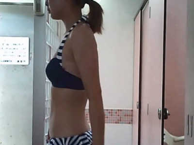 水着姿、日に焼けてます