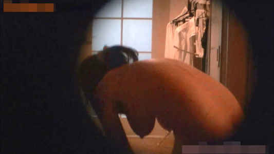 前かがみでデカいおっぱいがぶら下がっている女子