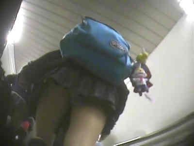 JKを追尾しておパンツを撮っちゃいます