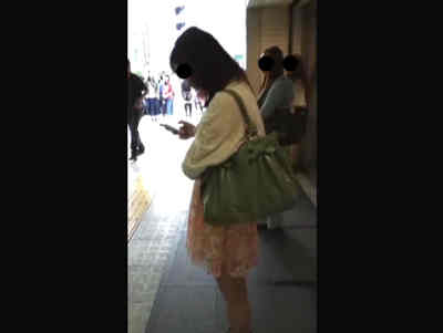 おパンツを拝見する女子の姿撮り