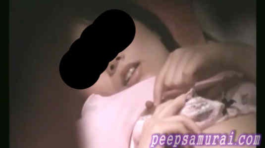 チクビで気持ちよくなっている女子