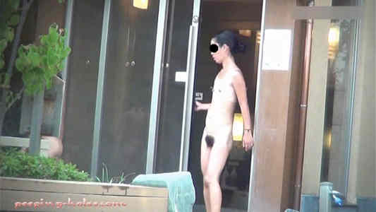 おっぱいぺったんこママはマン毛ボーボー