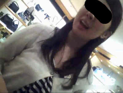 店員さんの顔撮りしてます