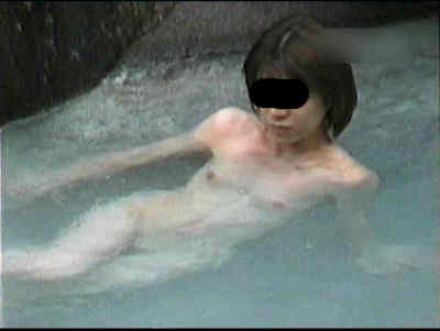 おっぱい小さいけどチクビが立派なキレイなママ