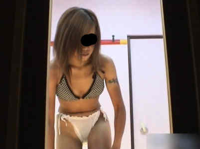 下着姿もエロいです