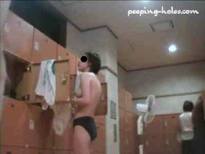 黒パンツ女子はおっぱいデカい