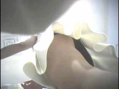 黒パンツが見えました